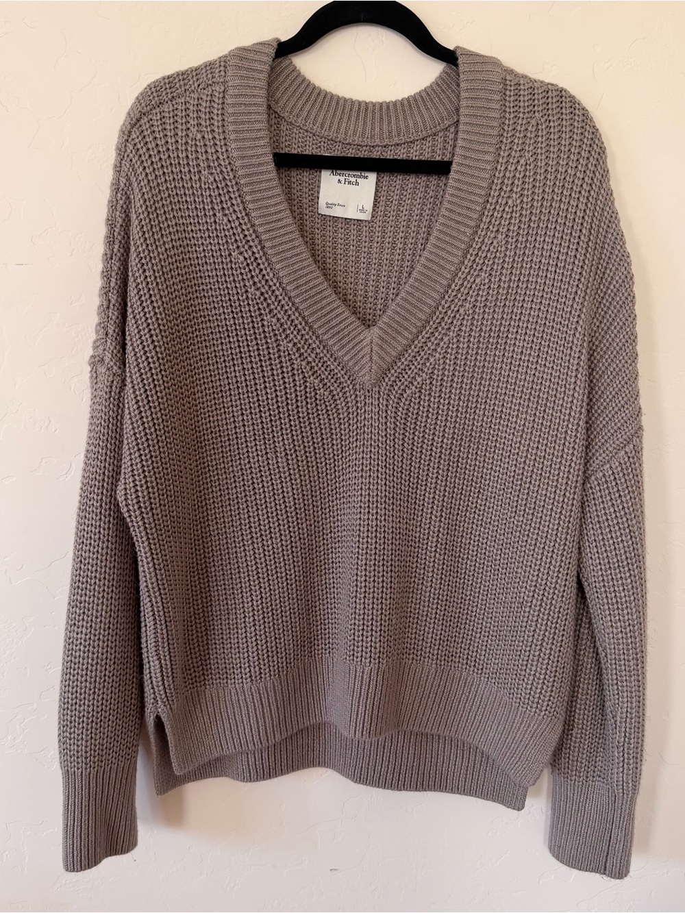 Abercrombie & Fitch Women's Taupe V-Neck Knit Sweater Size L